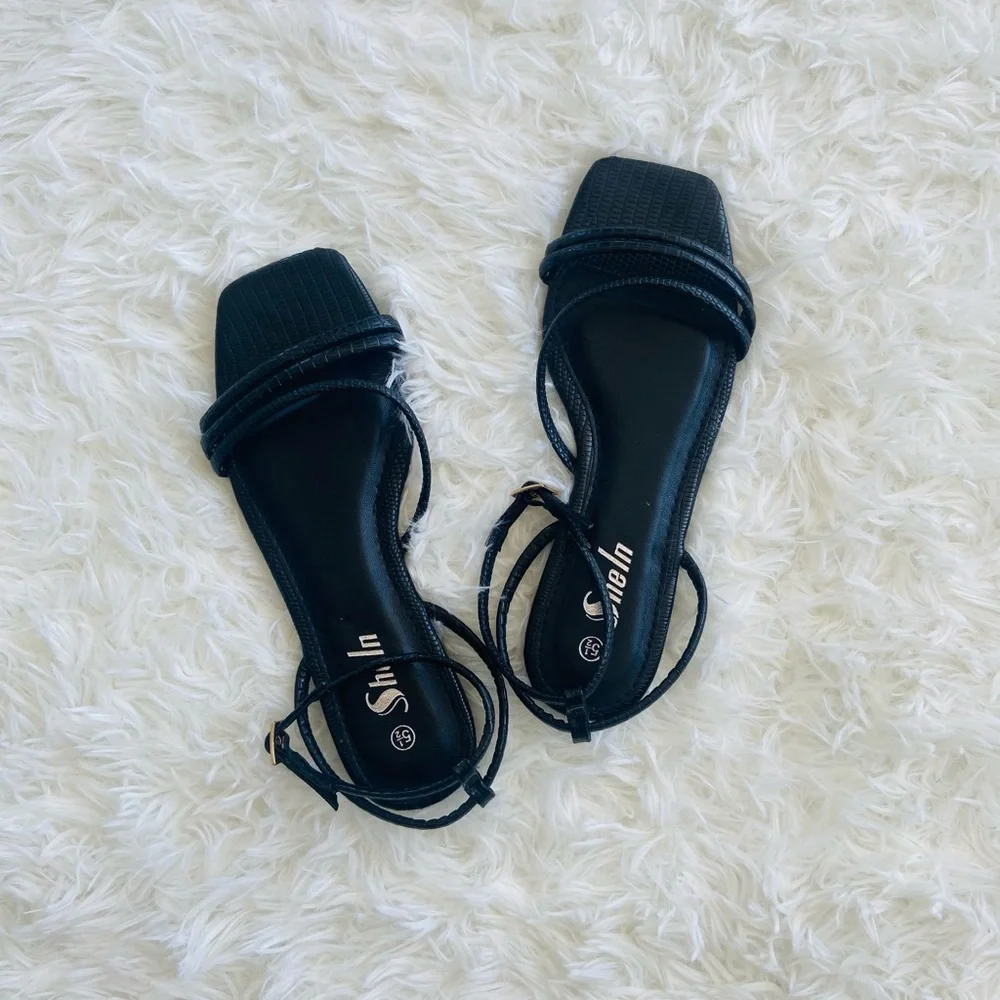 🤍New! Shein Black Strappy Ankle Flat Sandals